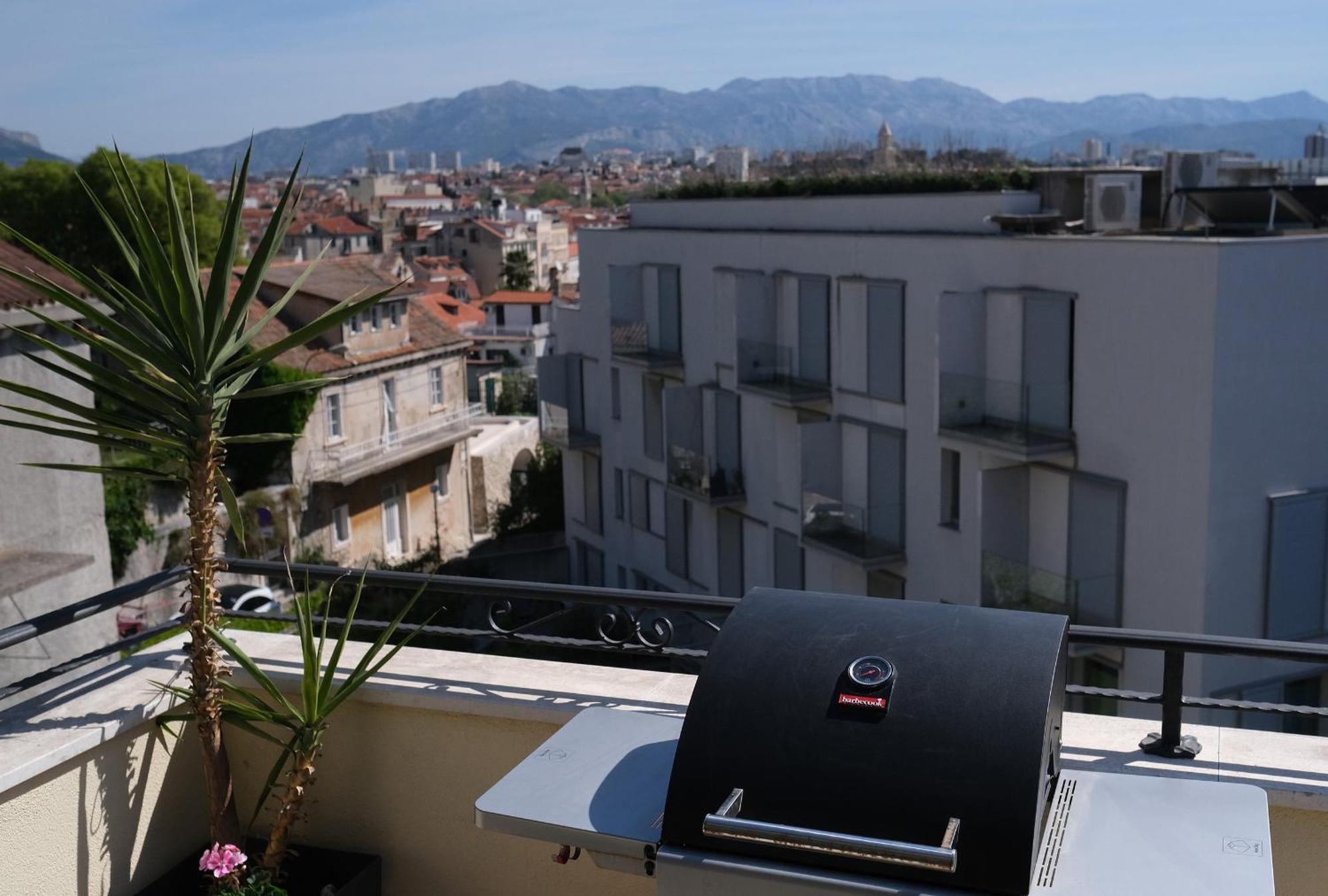 Prime Location Penthouse Apt With A Large Terrace Split Exterior foto